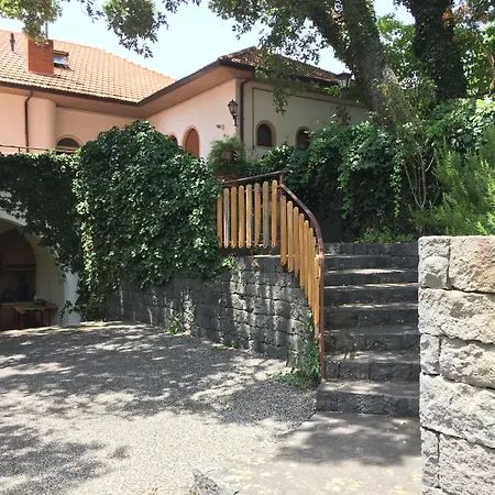 Alojamento de Acomodação e Pequeno-almoço Domus Verdiana Ragalna