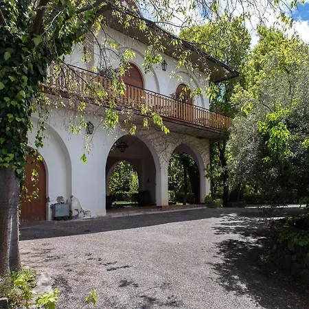 Alojamento de Acomodação e Pequeno-almoço Domus Verdiana Ragalna